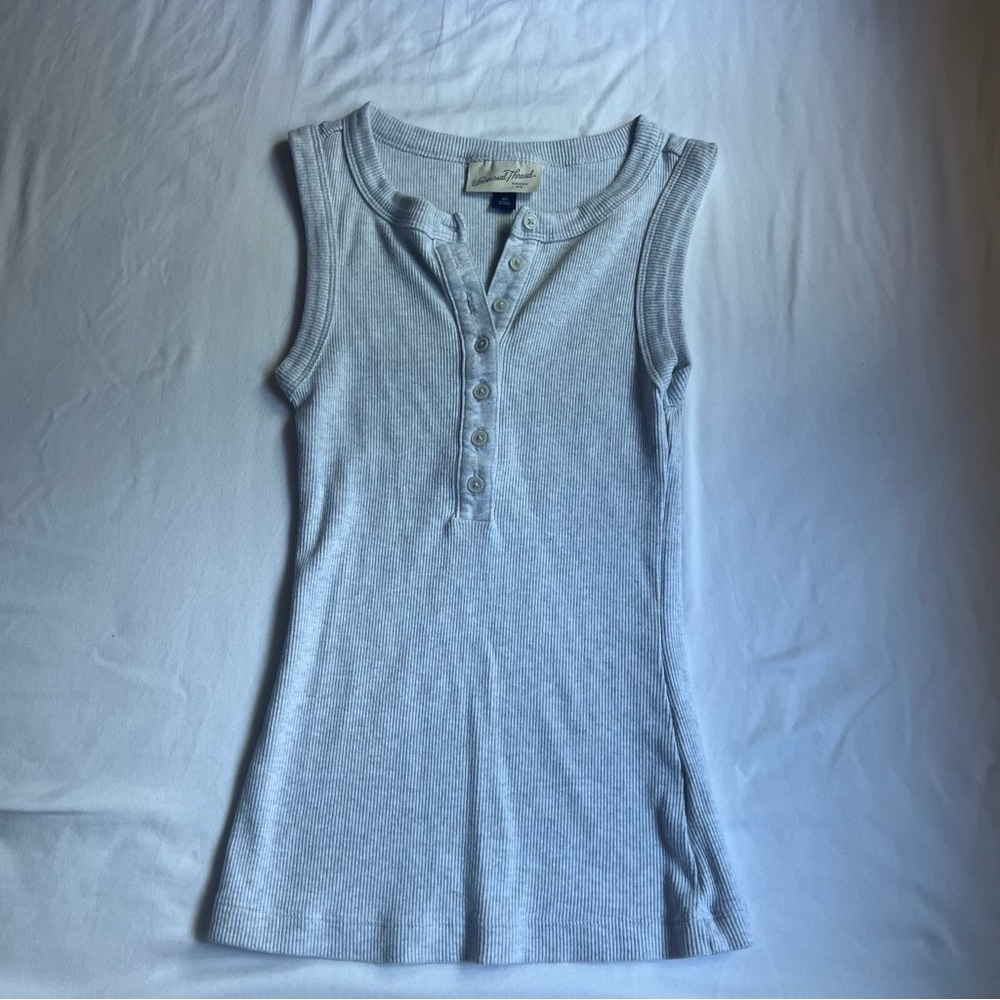 ✨SOLD✨ Gray Ribbed Tank Top - Picture 1 of 3